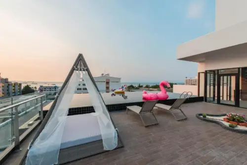 BLACK WOOD HOTELL  PATTAYA