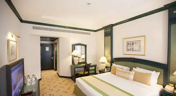 Knight Castle,s room1